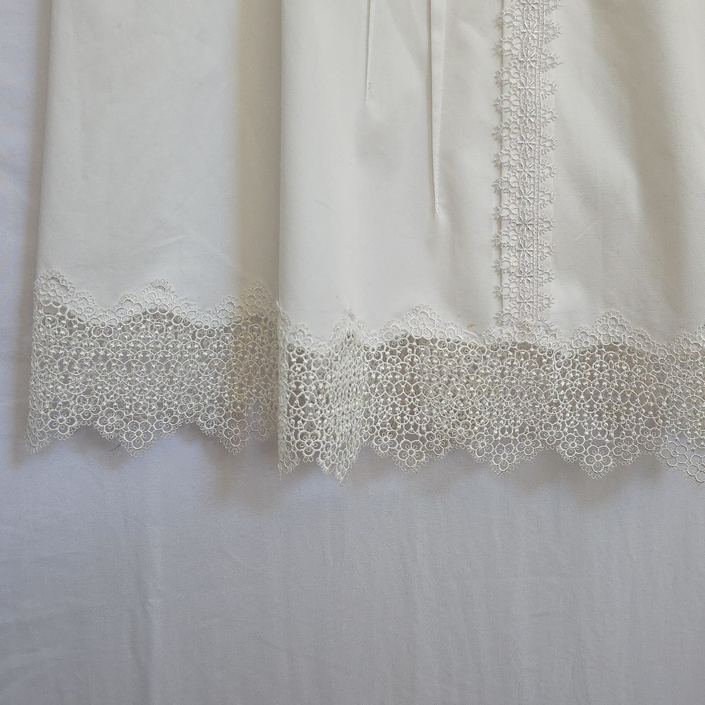 Elie Tahari White Dress w/Lace, Sequins, Rhinestones & Bead Accents. Size 2 - Picture 11 of 13